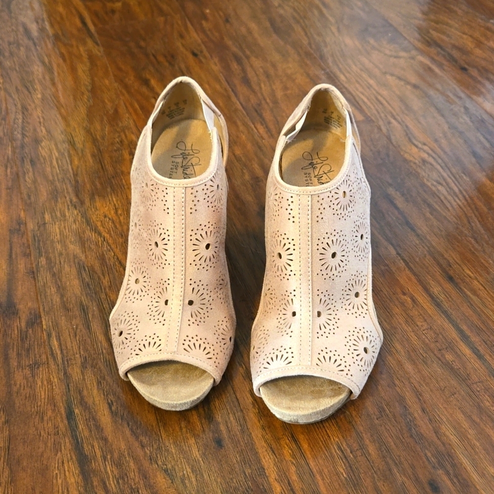 Life Stride Beige Cort Wedge Heel Flex Comfort Hinx Floral Size 9 Shoe